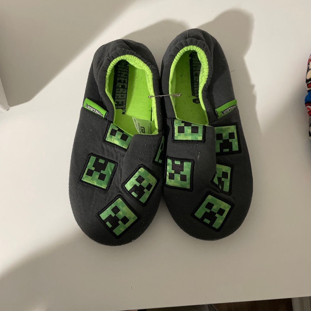 Minecraft 9inches In Length Grey Green Creeper Boy's Slippers Pair Of Shoes